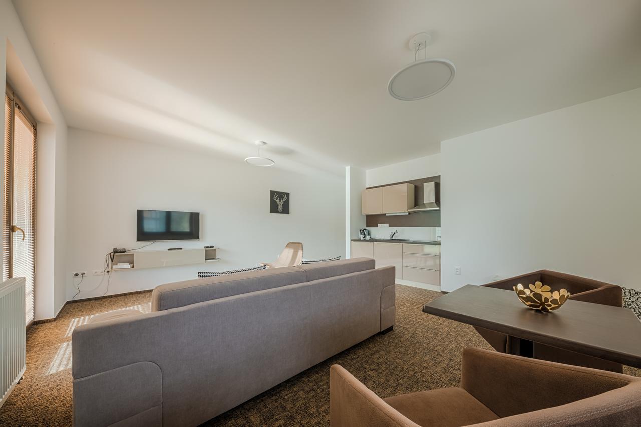 Village Resort Hanuliak Apartmany Svit Exterior photo