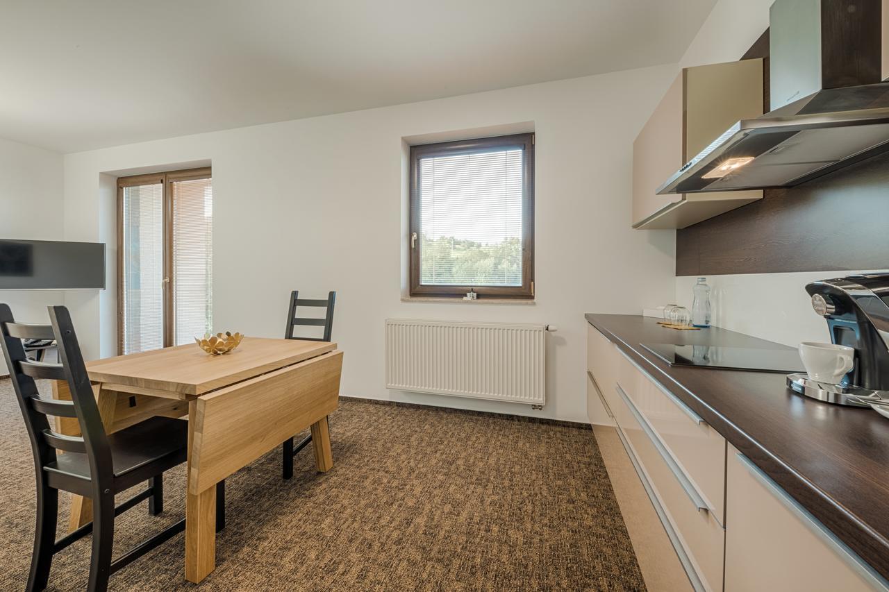 Village Resort Hanuliak Apartmany Svit Exterior photo