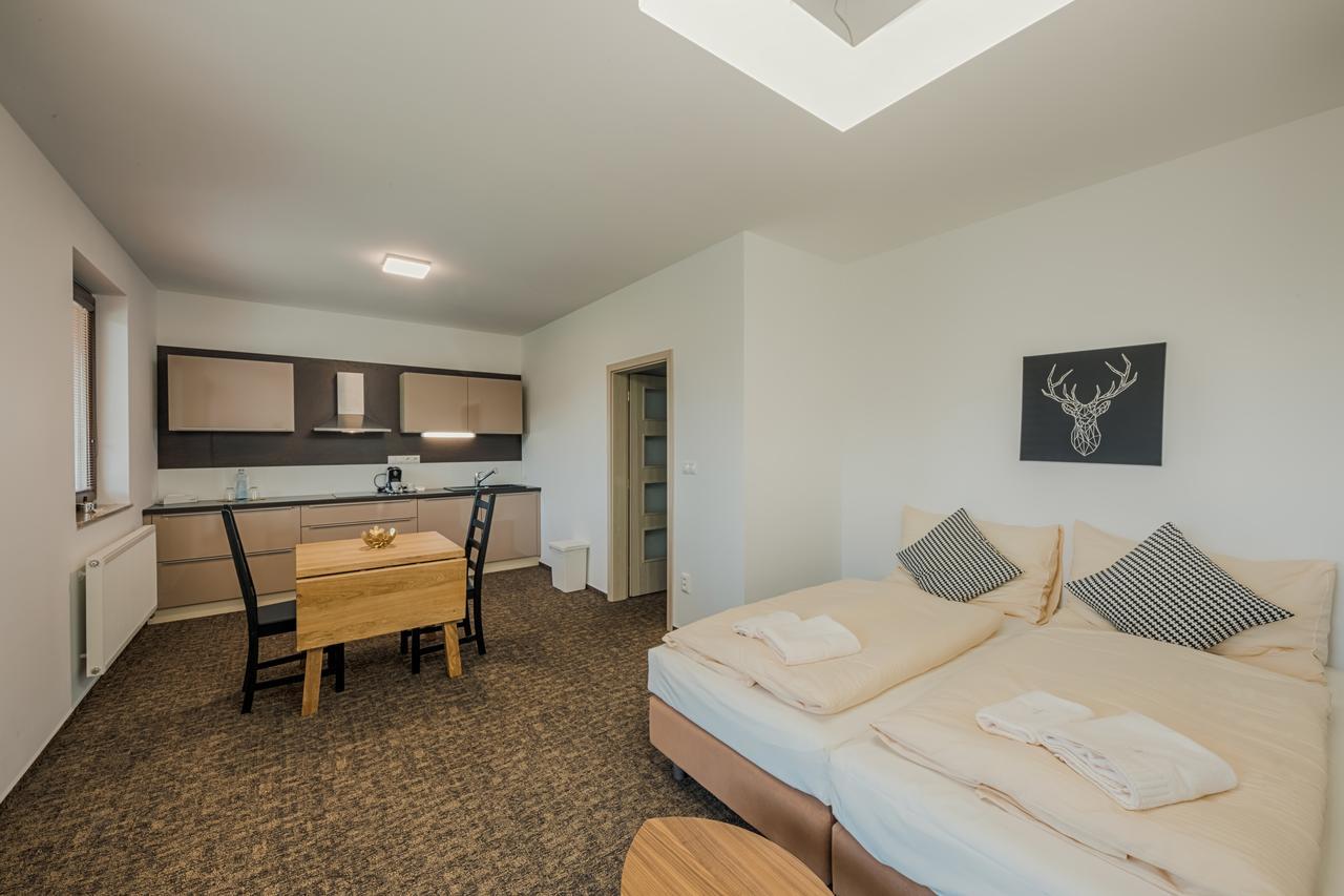 Village Resort Hanuliak Apartmany Svit Exterior photo